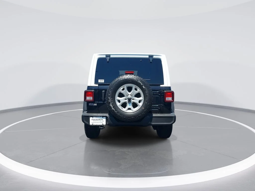 Used 2021 Black Jeep Unlimited Islander image 7