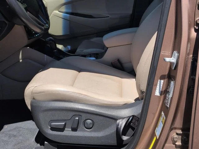 Used 2016 Beige Hyundai Limited image 11