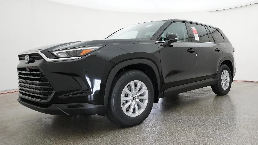 New 2026 Midnight Black Metallic Toyota XLE image 9