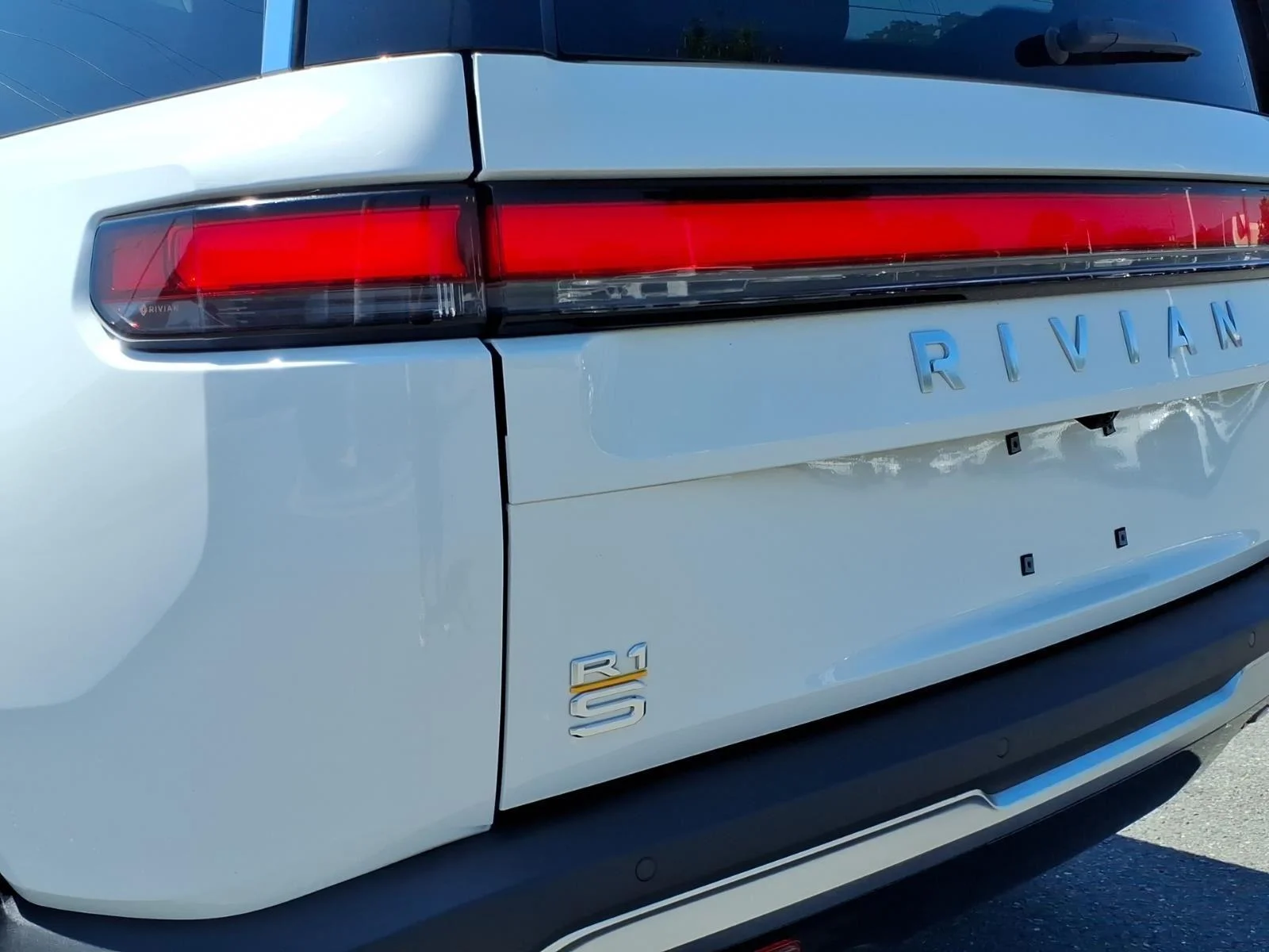 Used 2024  Rivian Adventure image 13