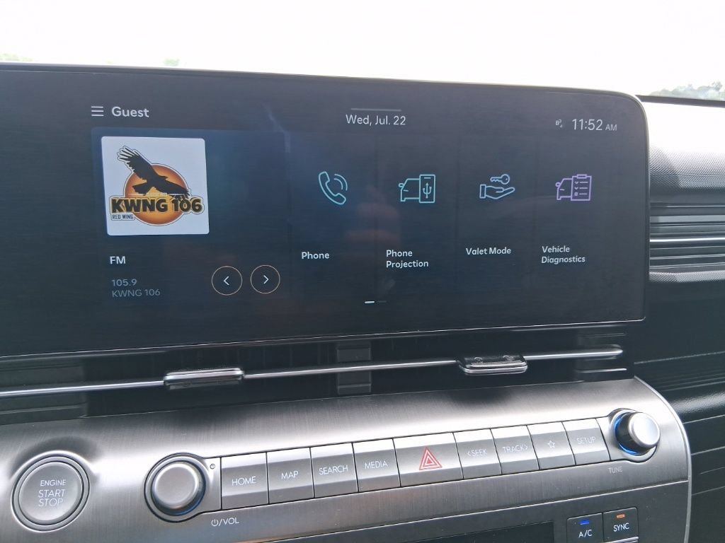 Used 2025  Hyundai SEL image 20