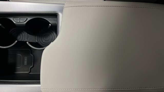 Used 2025 Hyper White Hyundai Calligraphy image 20