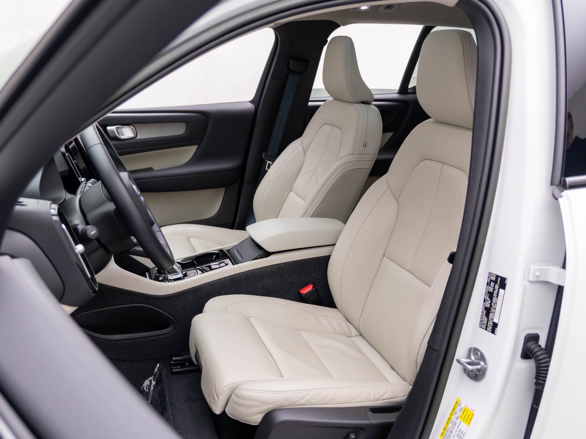 Used 2023 White Volvo Ultimate image 17