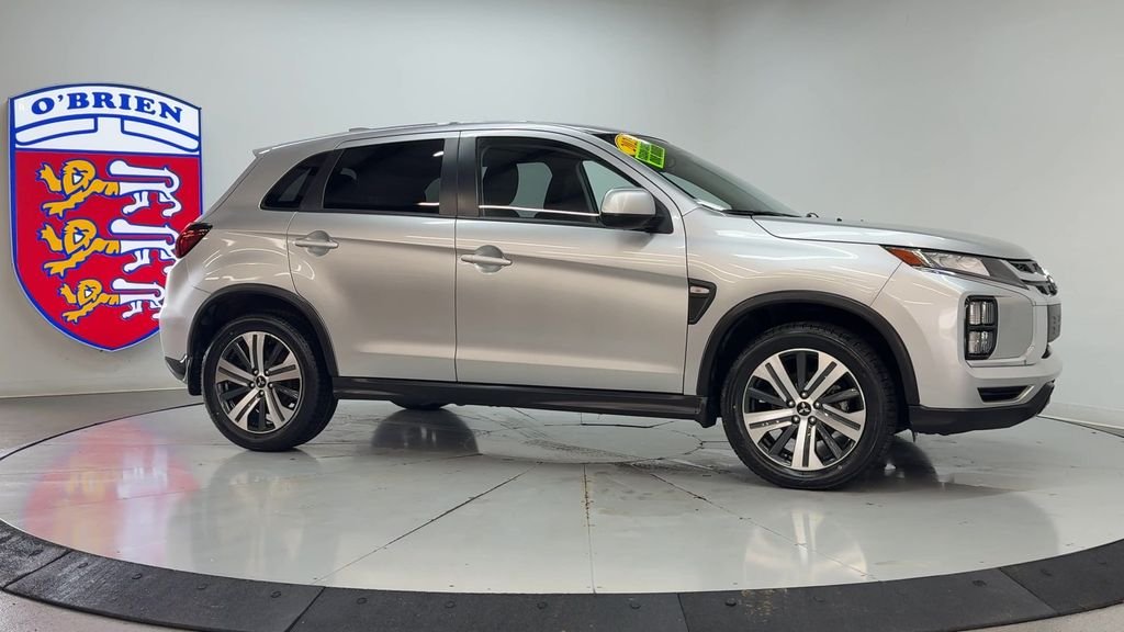 Used 2023  Mitsubishi  image 3