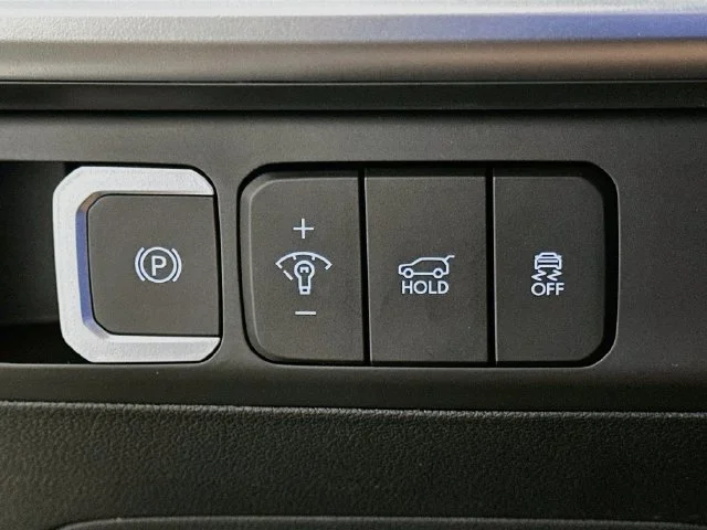 New 2027 Black Hyundai SE image 18