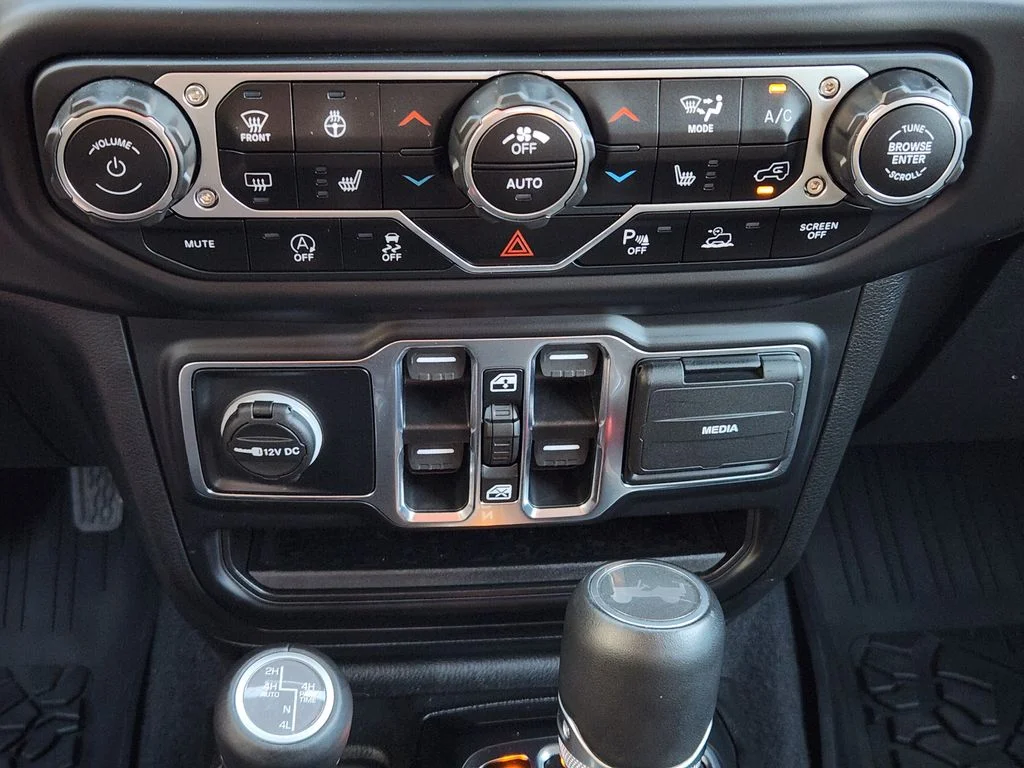 Used 2022 Hydro Blue Pearlcoat Jeep Unlimited Sahara Altitude image 21