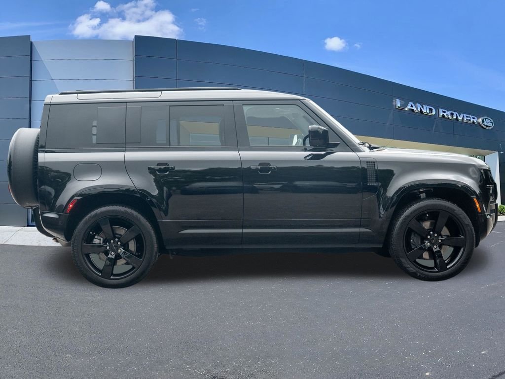 Used 2026 Santorini Black Metallic Land Rover X-Dynamic SE image 8