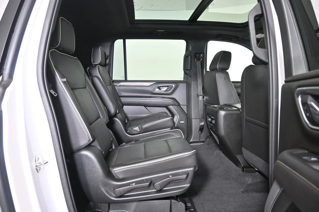 Used 2021 IRIDESCENT PEARL TRICOAT Chevrolet Premier image 16