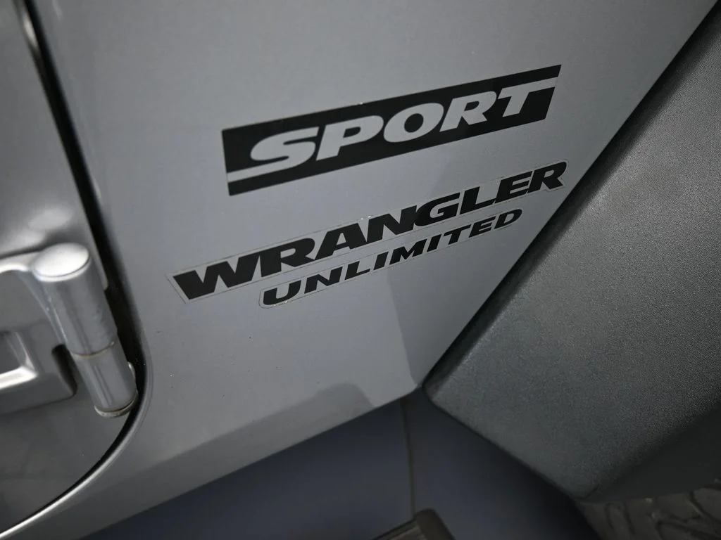 Used 2016 Billet Silver Metallic Clearcoat Jeep Unlimited Sport image 40
