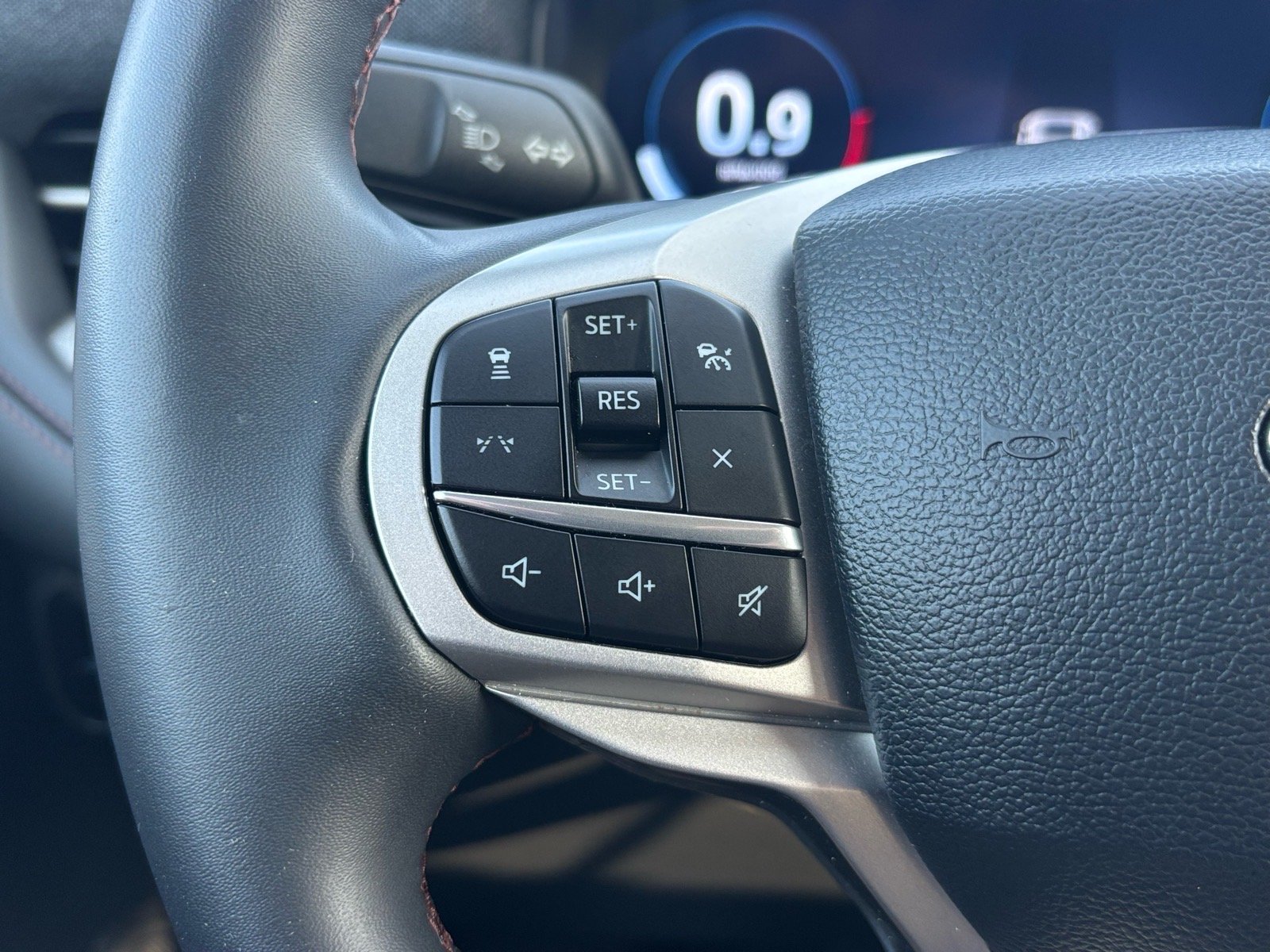 Used 2025 Oxford White Ford Active image 19