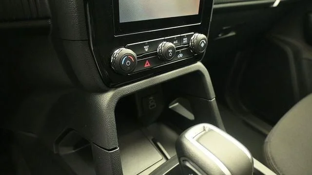 New 2026 Oxford White Ford XLT image 17