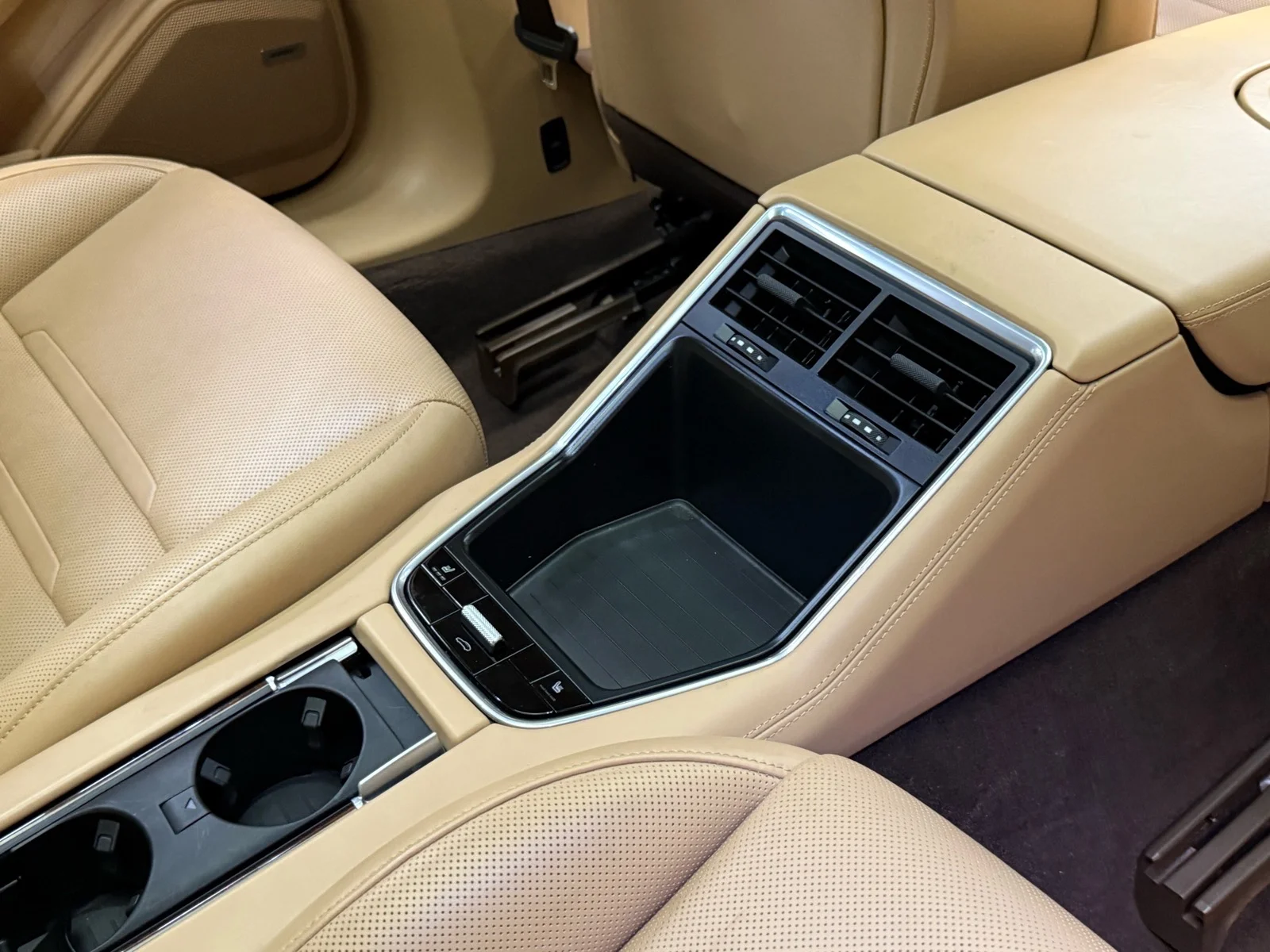 Used 2018 Black (a1) Porsche 4 image 31