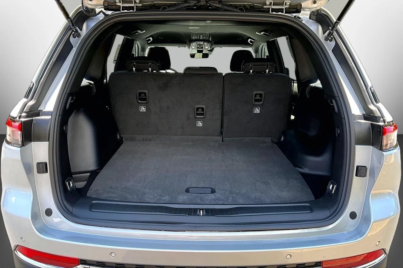 New 2026 Silver Zynith Jeep Laredo image 19