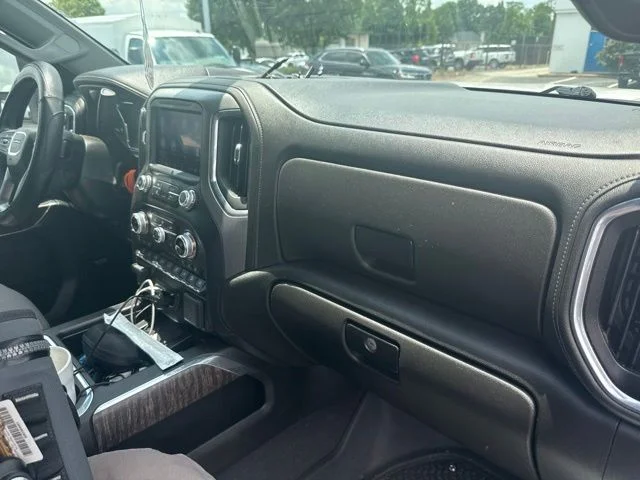 Used 2022 White GMC Denali image 22