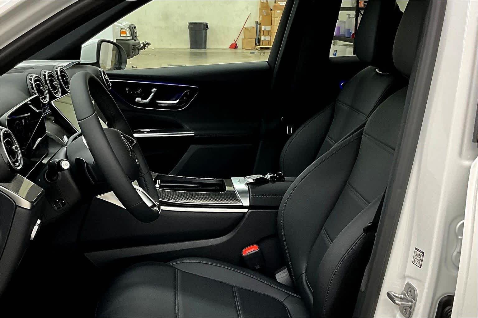 New 2026 Polar White Mercedes-Benz GLC 300 image 9