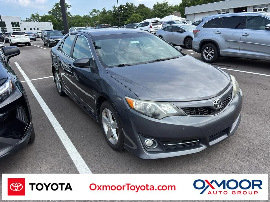 2014 Toyota Camry 2.5 Auto SE's photo