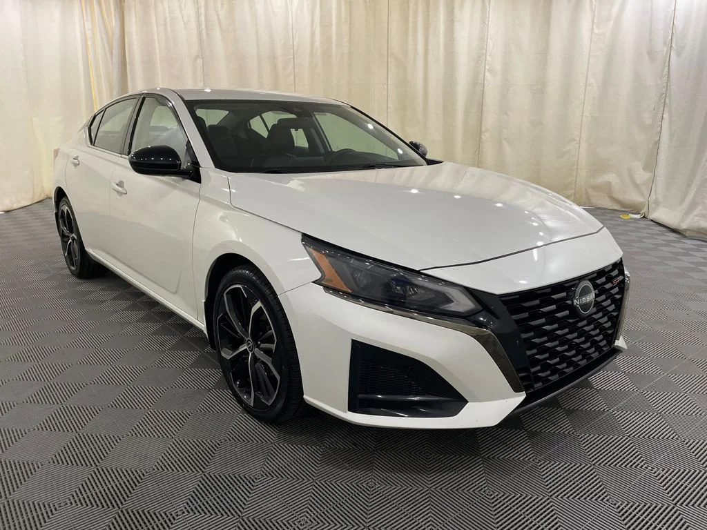 Used 2024 Pearl White Tricoat Nissan 2.5 SR image 3