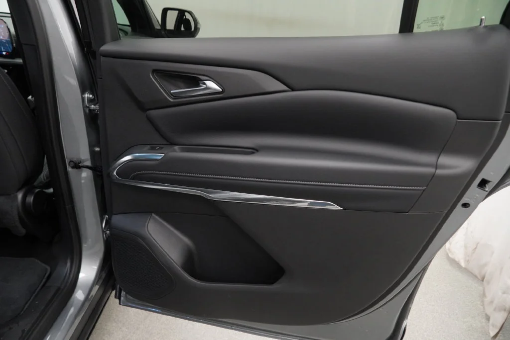New 2027 Sterling Gray Metallic Chevrolet LT image 26