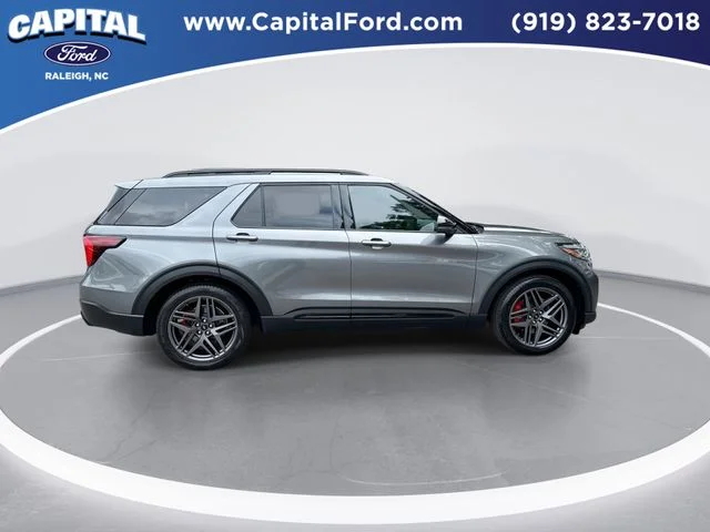Used 2025 Gray Ford ST-Line image 9