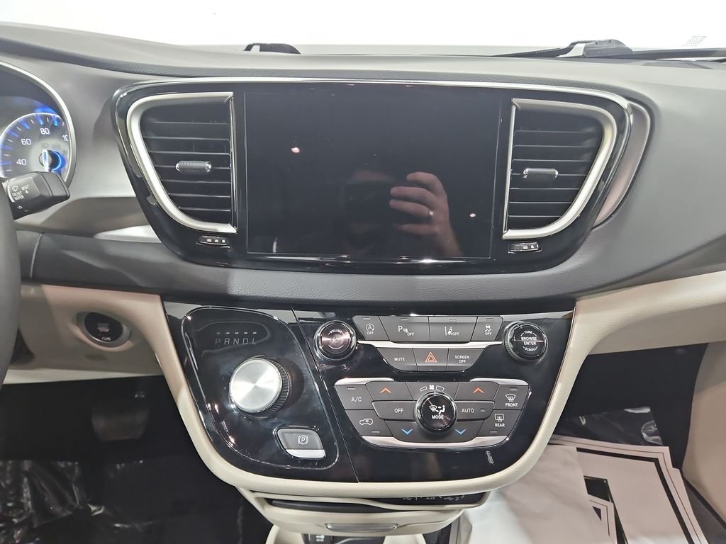 Used 2023 Gray Chrysler Touring L image 19