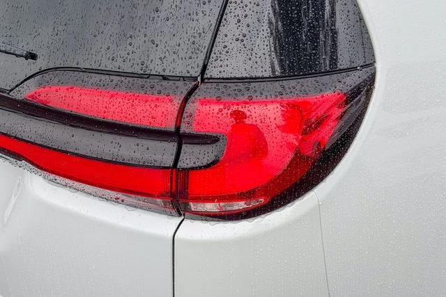 New 2026 Bright White Clear-Coat Exterior Paint Chrysler Select image 6