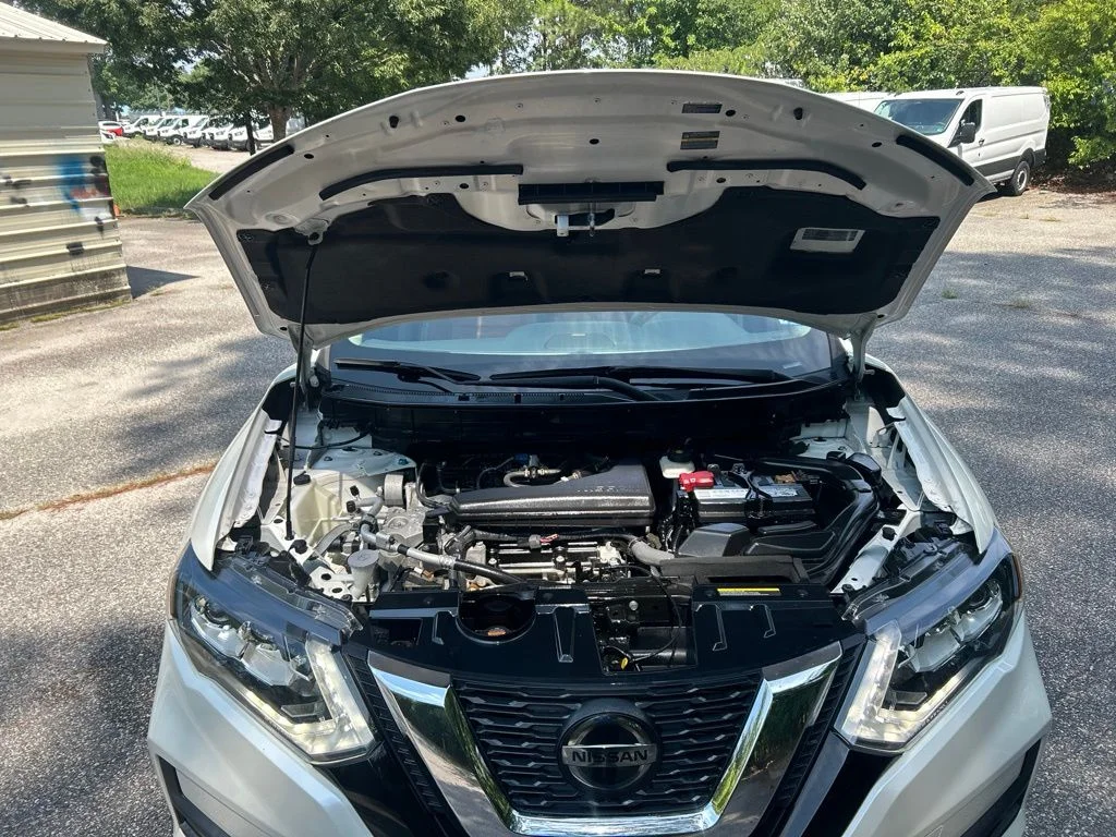Used 2019 White Nissan SL image 14