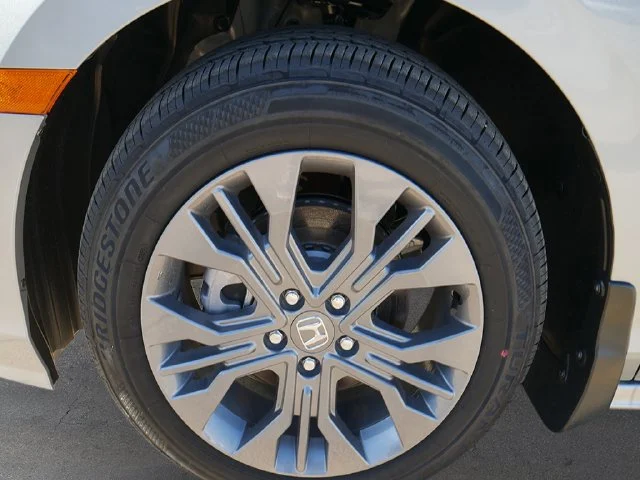 New 2027 Solar Silver Metallic Honda Touring image 7