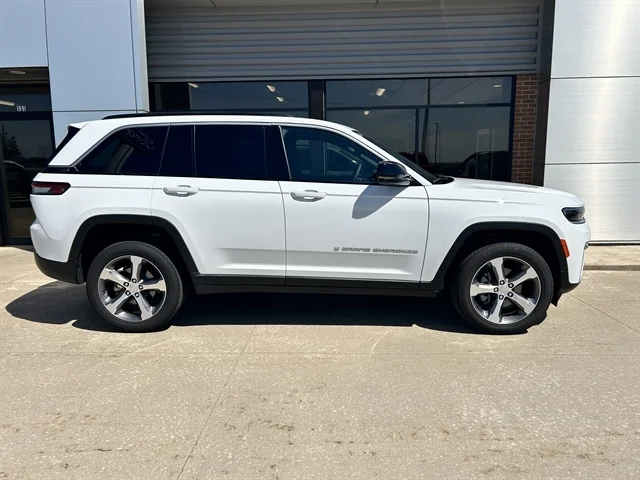 Used 2026 WHITE JEEP Limited image 3