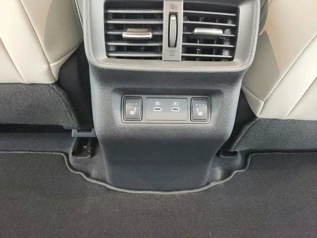 New 2026 White Nissan Platinum image 37