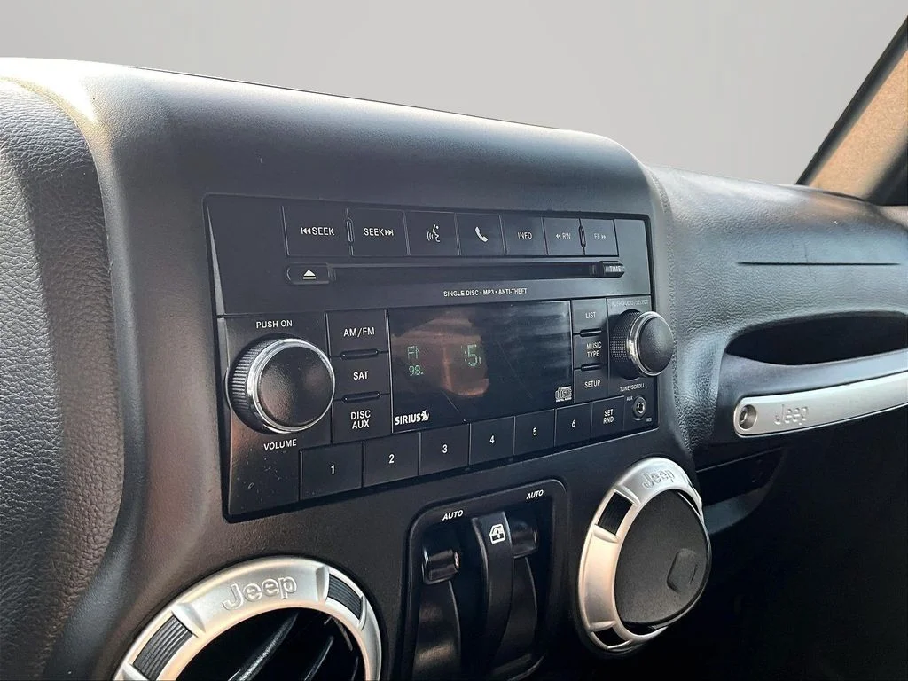 Used 2017 Black Jeep Sahara image 22