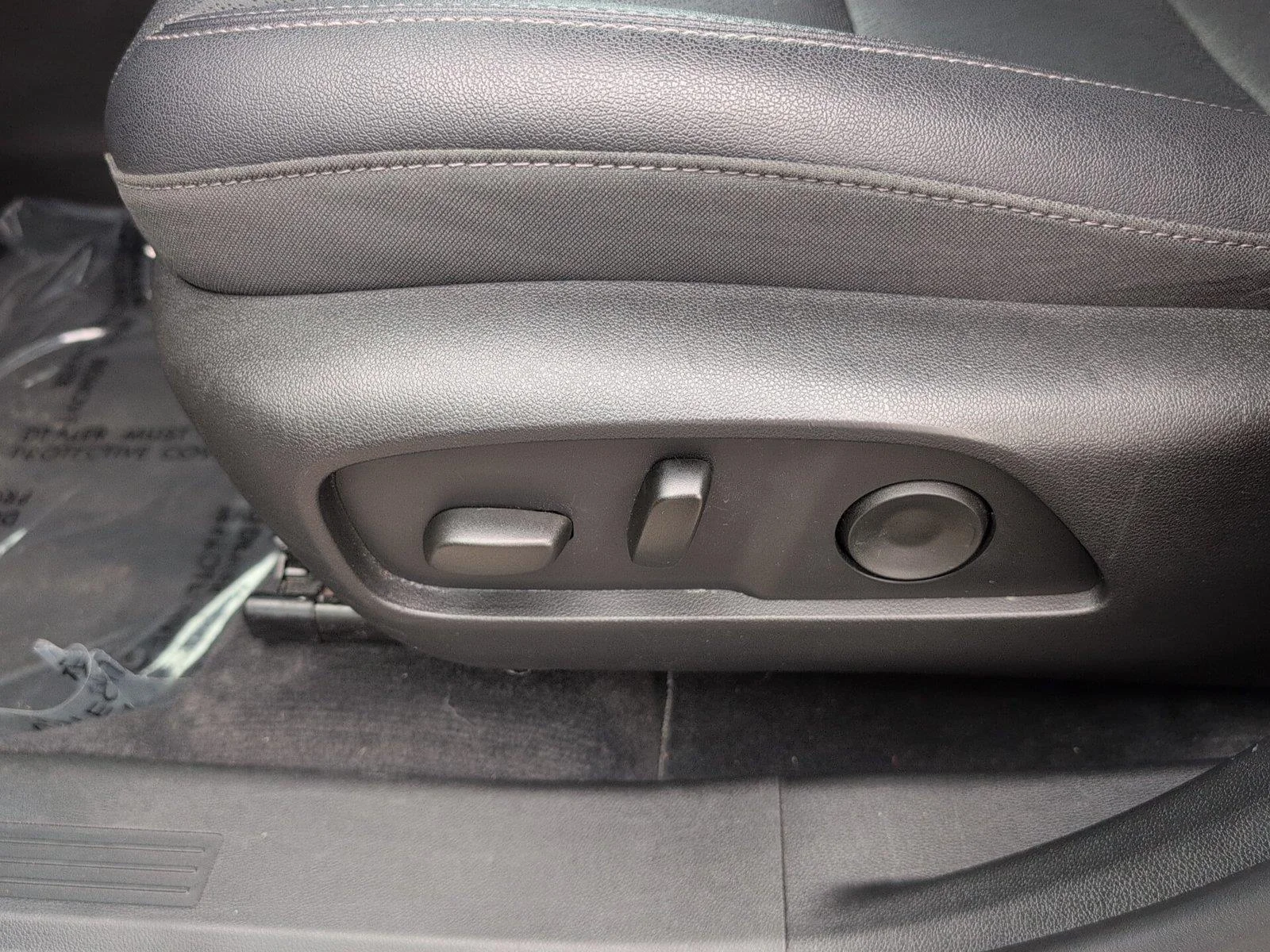 Used 2025 Summit White Chevrolet LT image 14