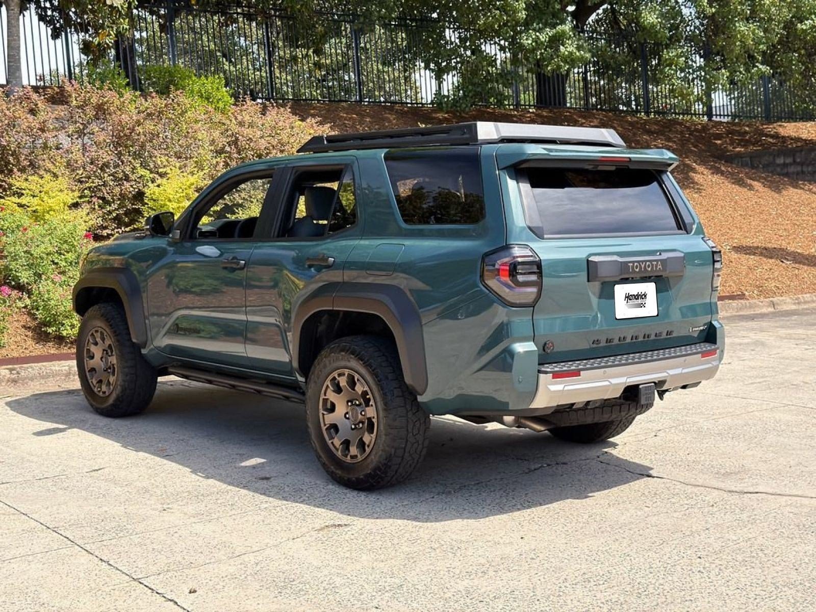 Used 2025 Everest Toyota Hybrid Trailhunter image 6