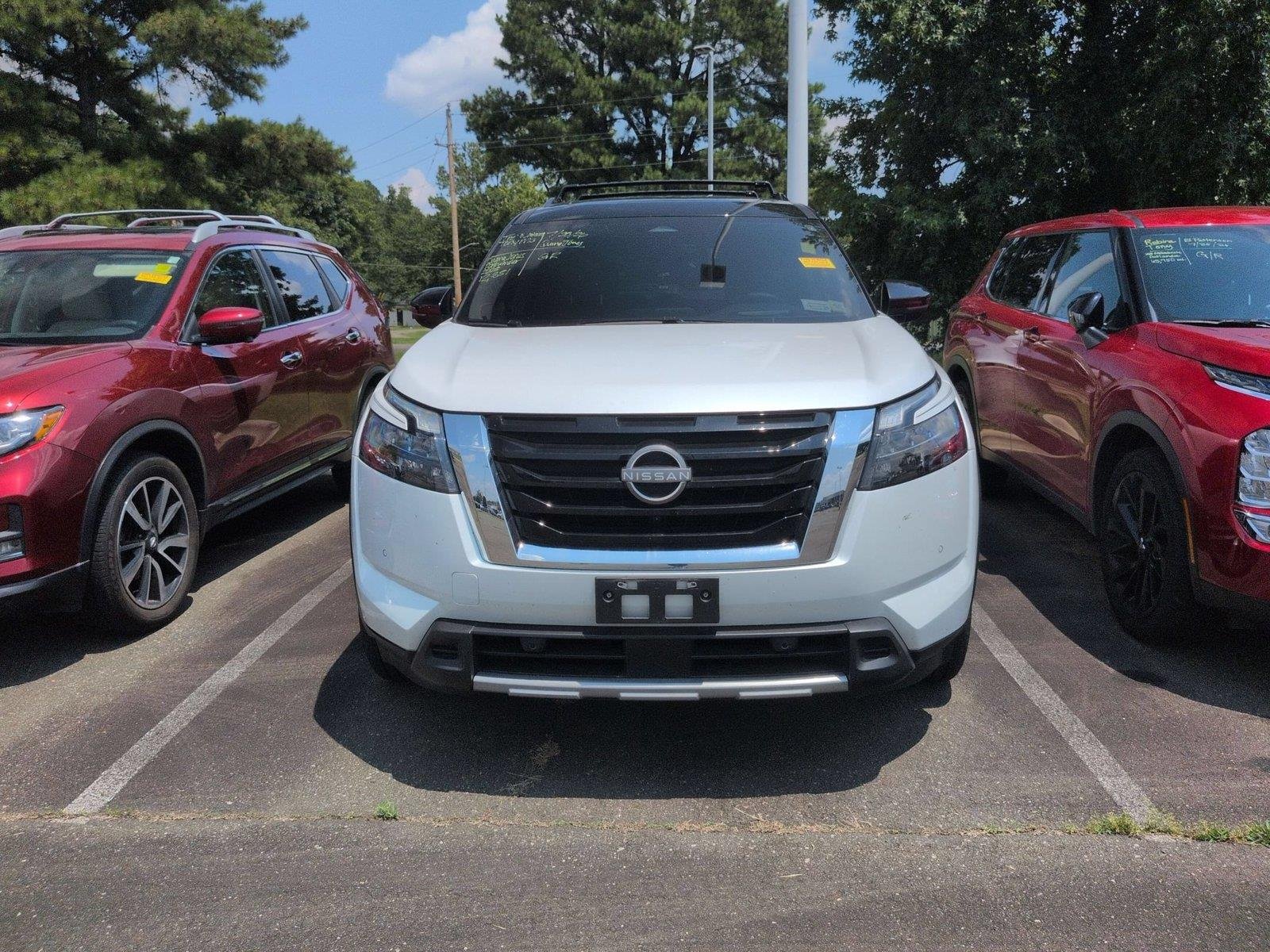 Used 2025  NISSAN PLAT image 3