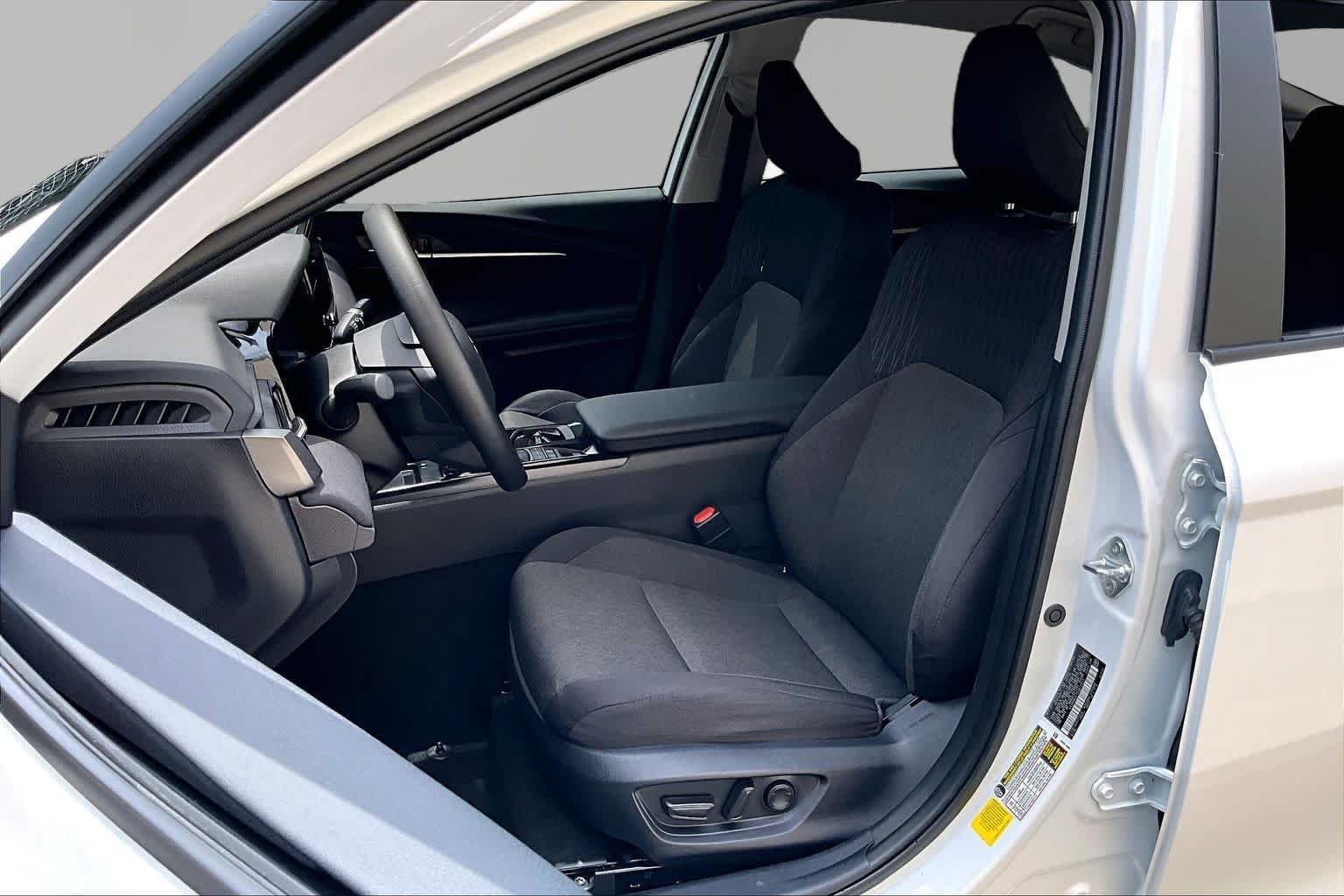 Used 2025 Ice Cap Toyota LE image 8