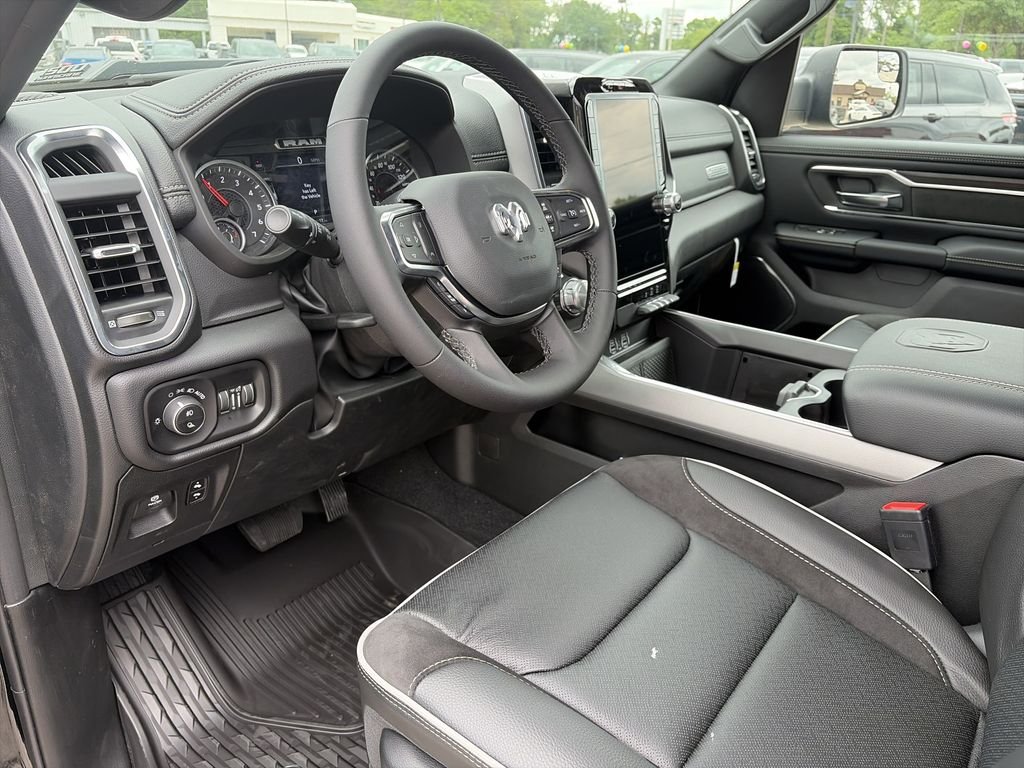 New 2026 Diamond Black Crystal Pearl-Coat Exterior Paint Ram Laramie image 10