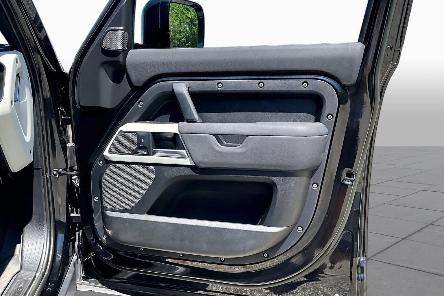 Used 2023 Santorini Black Metallic Land Rover SE image 23