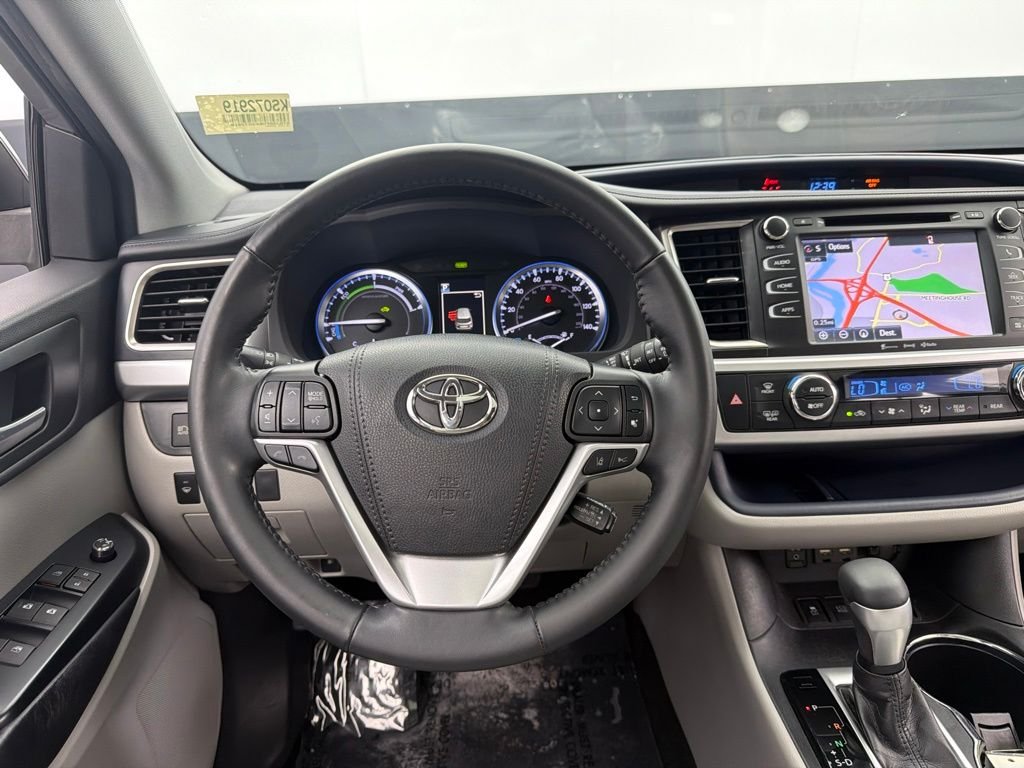 Used 2019 Silver Toyota XLE image 8