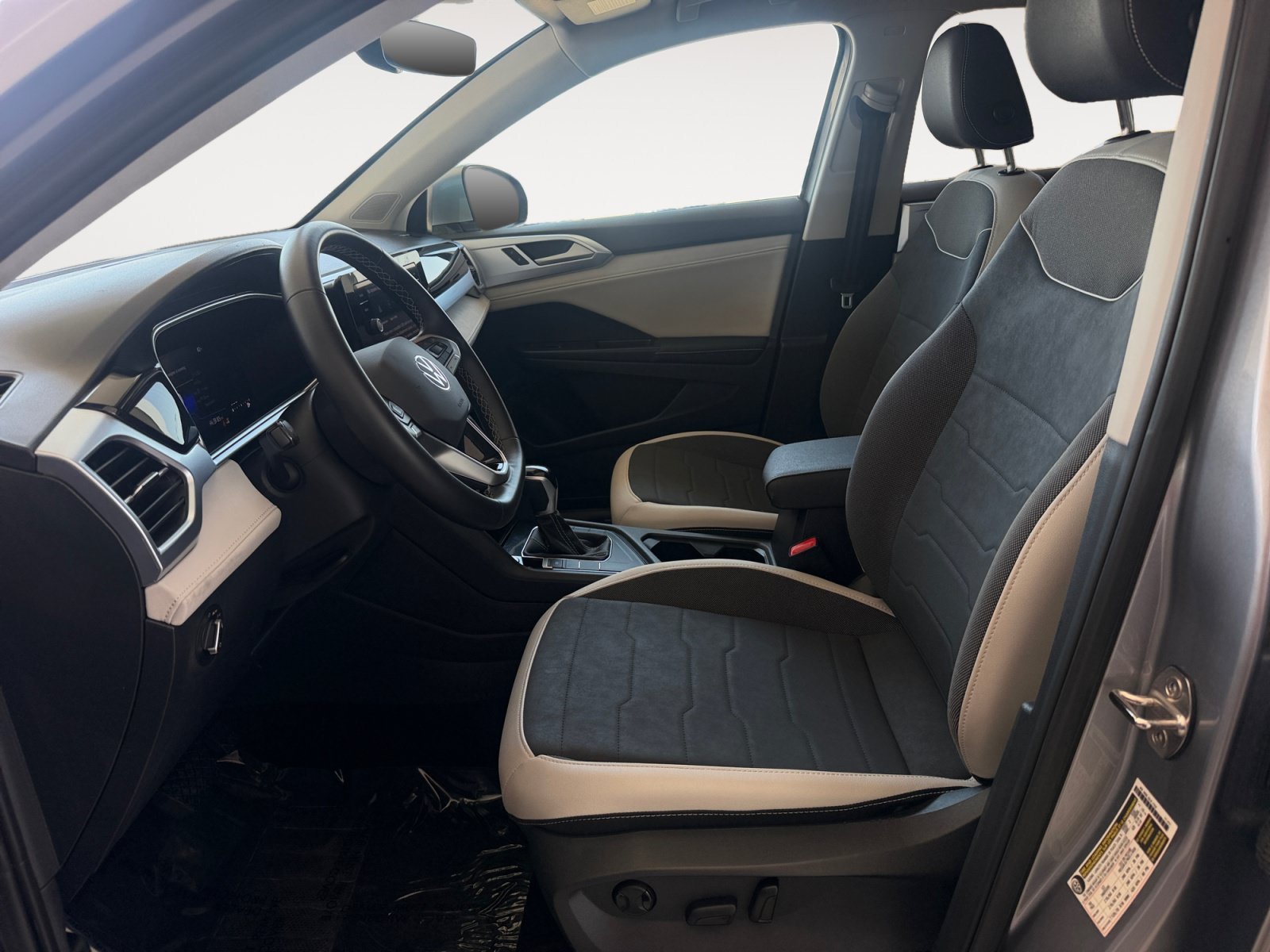 Certified Used 2025 Silver Volkswagen SE image 19