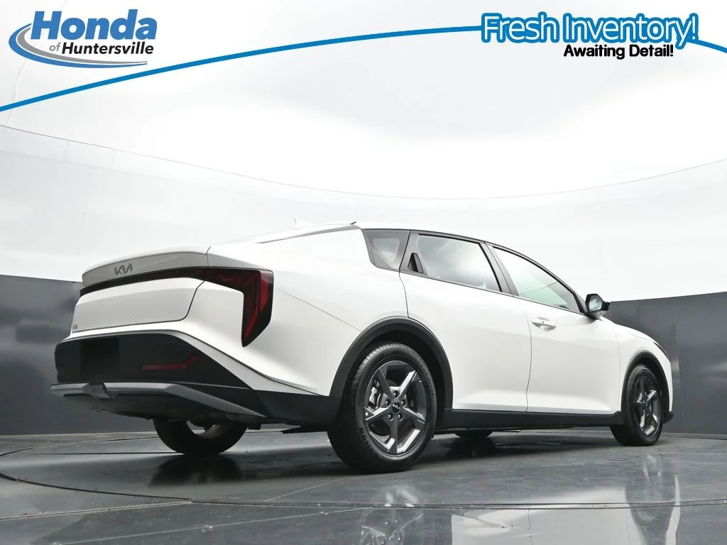 2025 Kia K4 LXS - Photo 32