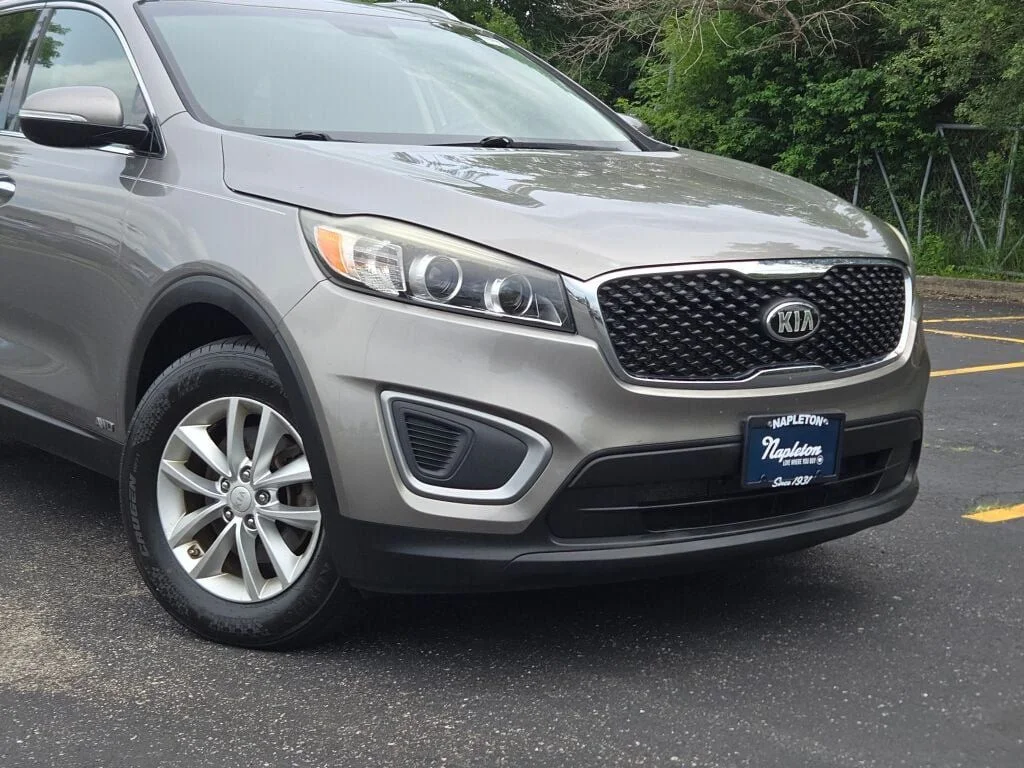 Used 2016 Silver Kia LX image 2
