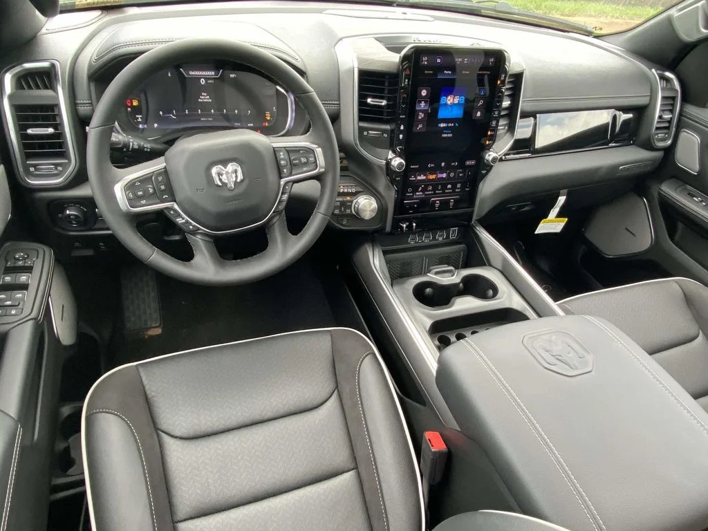 New 2026 Diamond Black Crystal Pearl-Coat Exterior Paint RAM Laramie image 10