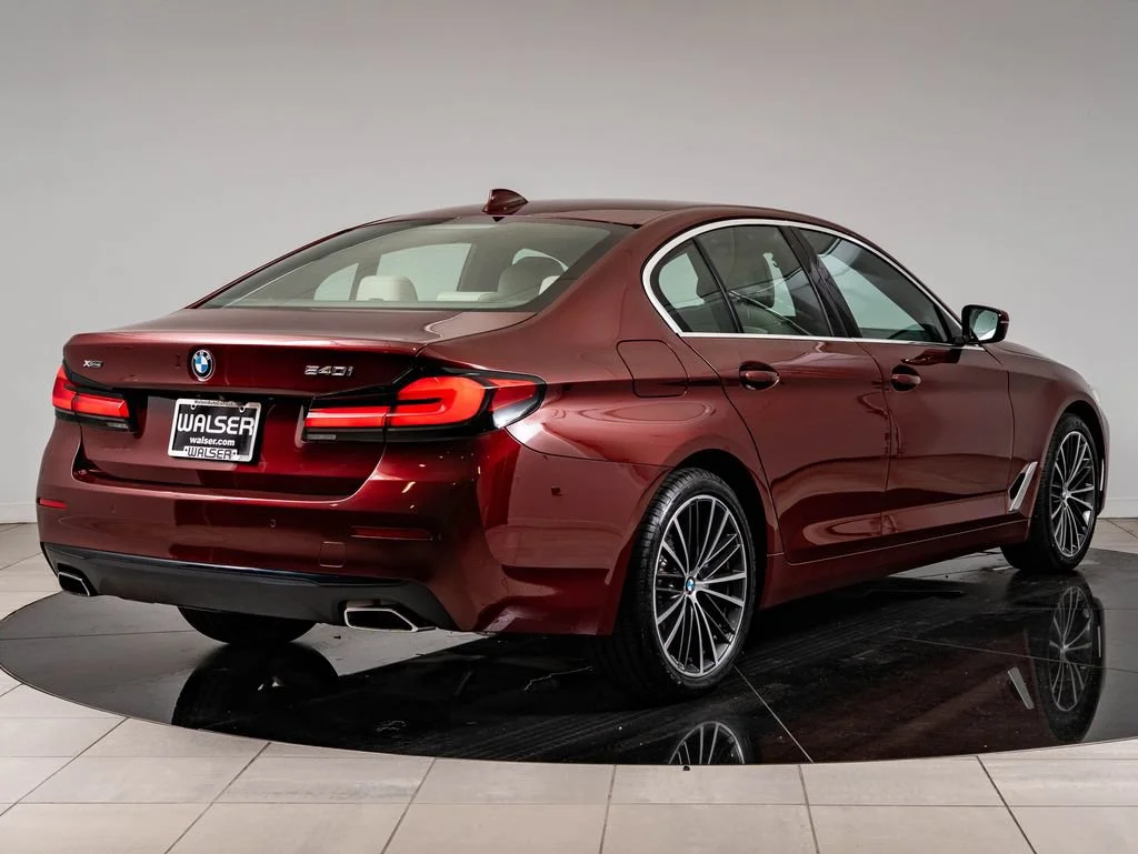 Used 2023 Aventurin Red Metallic BMW 540i xDrive image 10