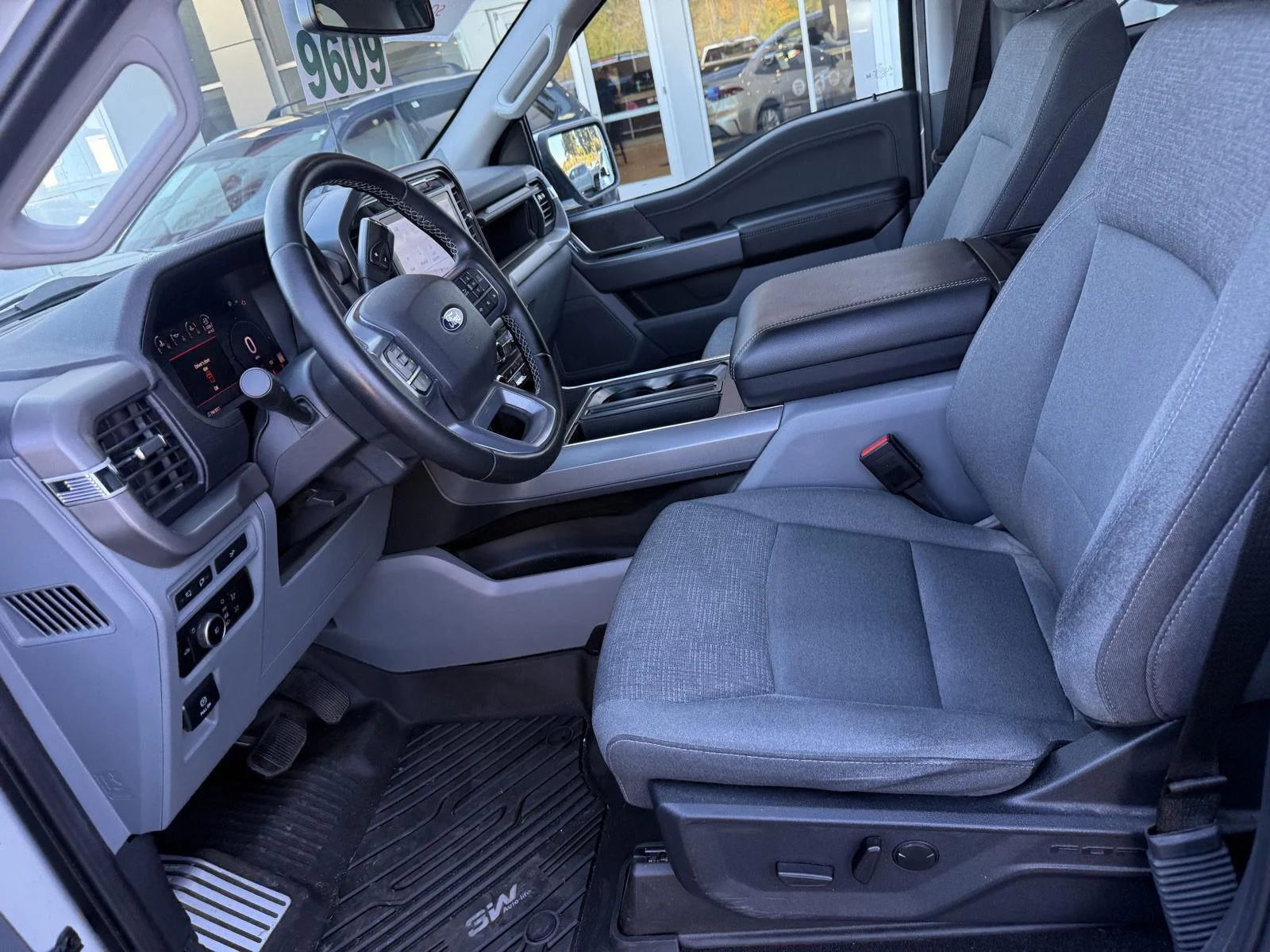 Used 2024 Avalanche Ford XLT image 13