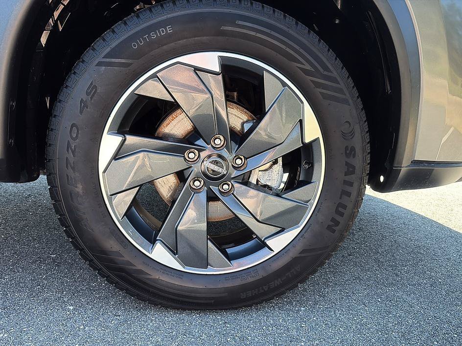 Used 2024 Gun Metallic Nissan SV image 12