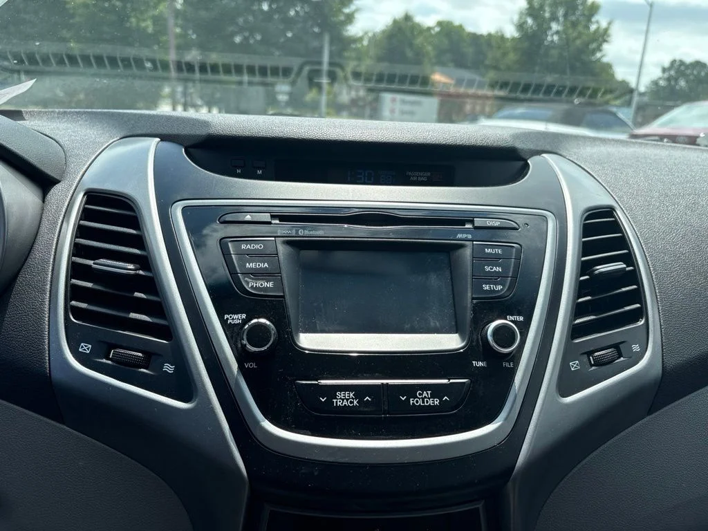 Used 2016 Blue Hyundai SE image 18