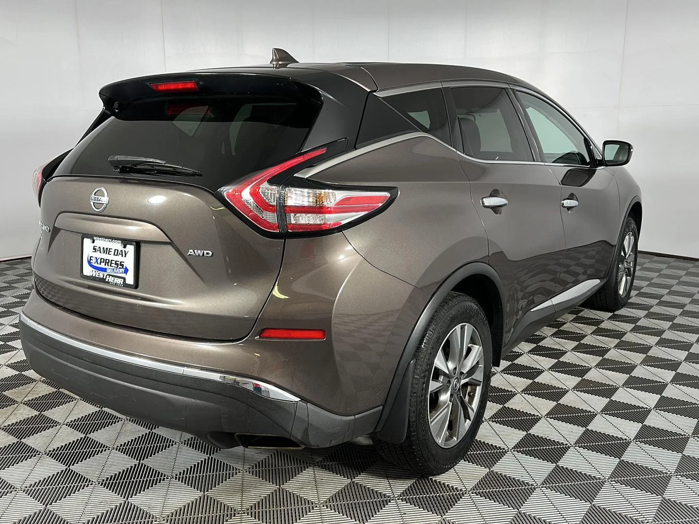 Used 2018 Java Metallic Nissan S image 26