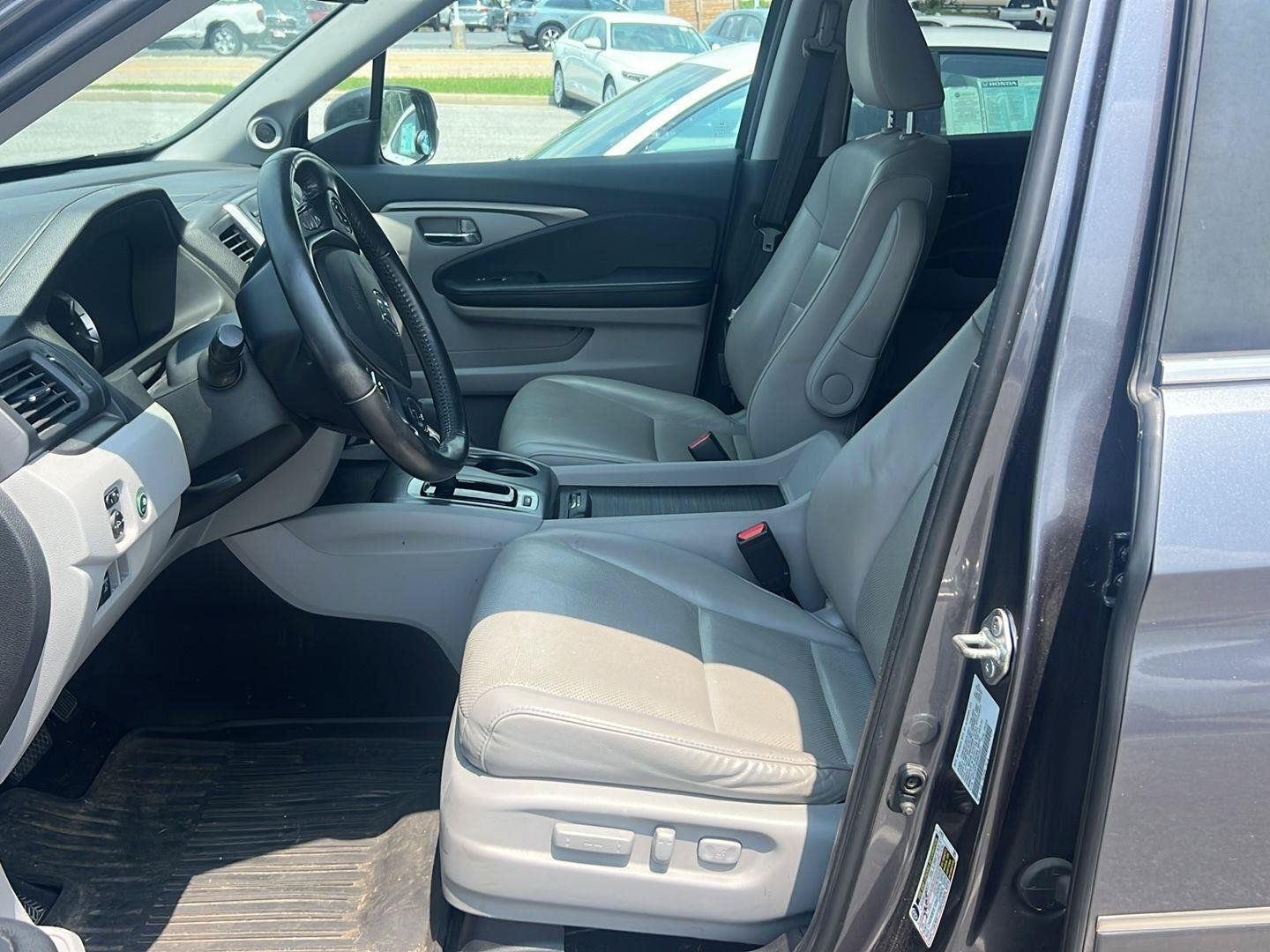 Used 2019 Modern Steel Metallic Honda RTL image 9