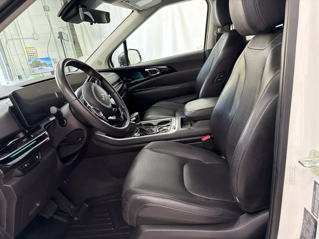 Used 2025 White Kia SX Prestige image 13