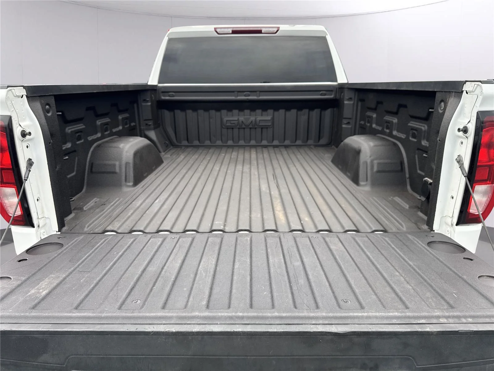 Used 2023 Summit White GMC SLE image 35