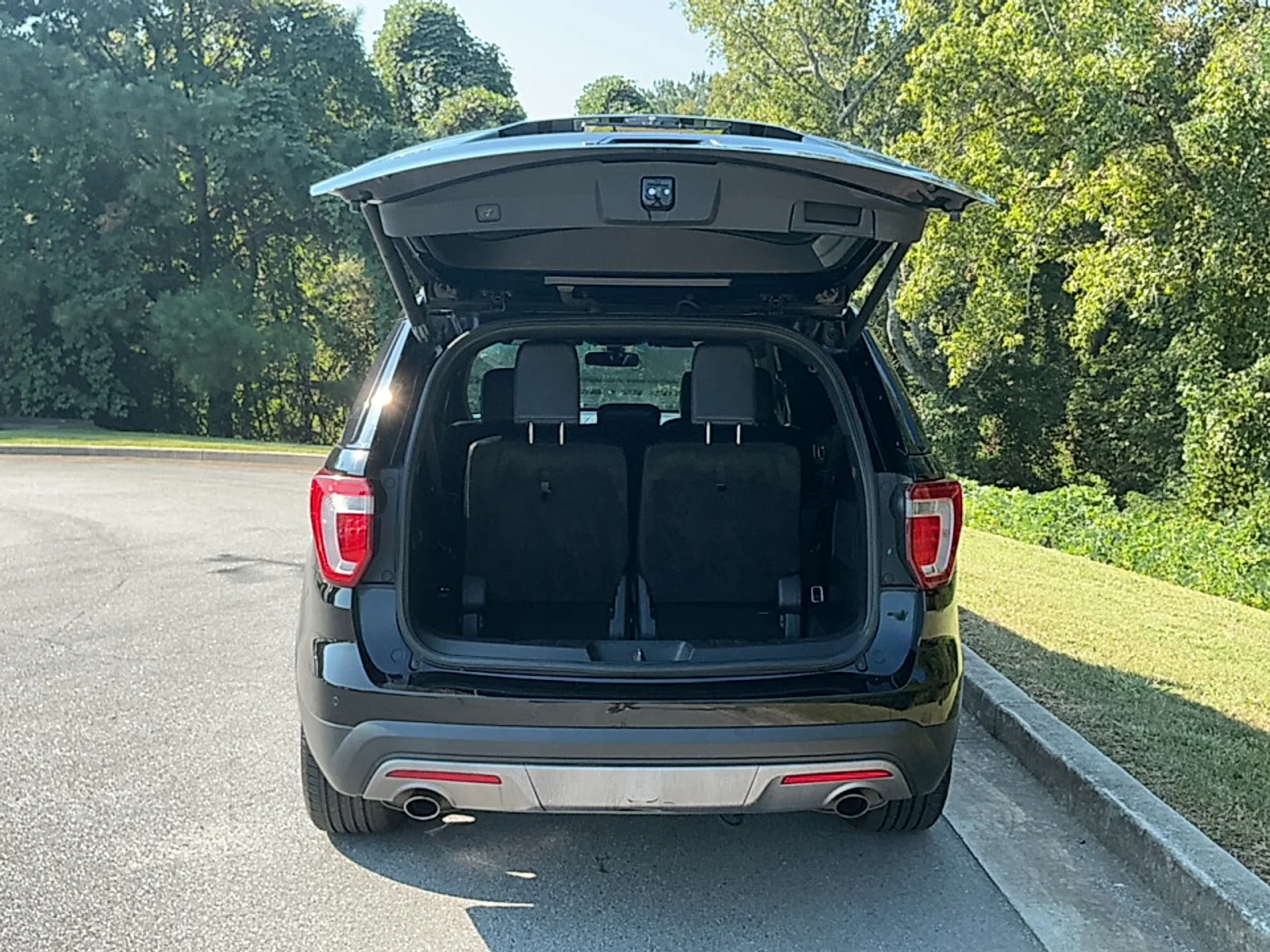Used 2016  Ford Limited image 19